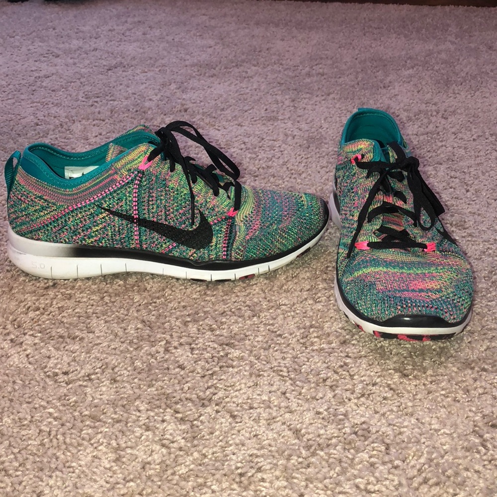 NIKE FREE women’s sneakers